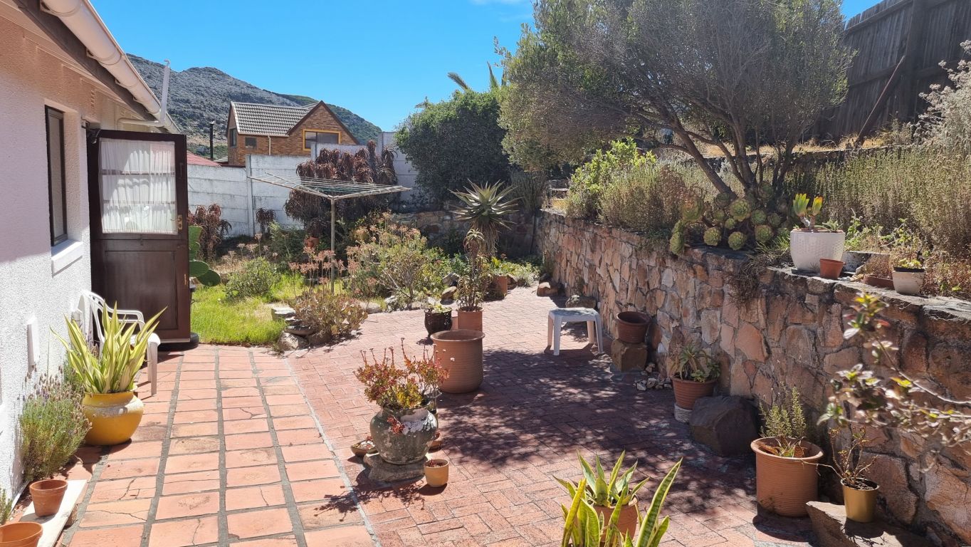 1 Bedroom Property for Sale in Glencairn Heights Western Cape